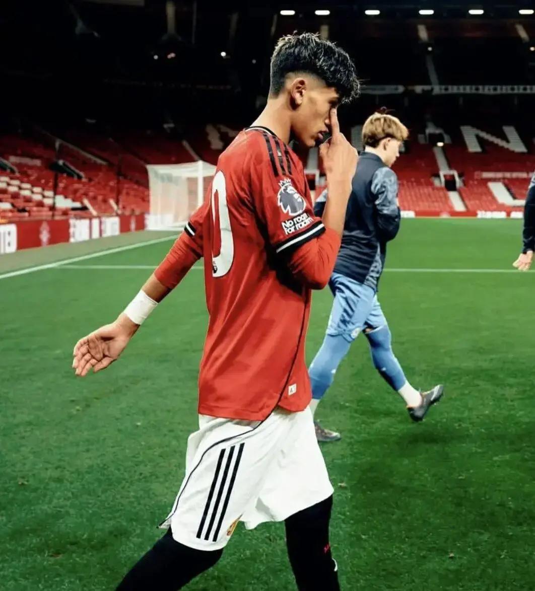 开云APP-足总杯转会期再迎强敌，曼联防线松动，主帅态度：震撼外界，团队化学反应显著的简单介绍